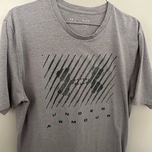 Practically New Under Armour loose fit medium tee.  Gray.